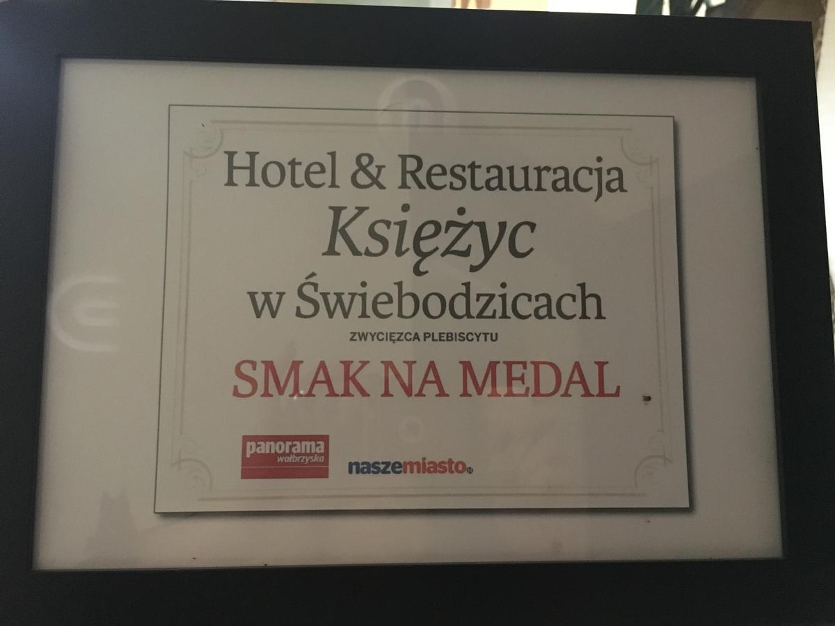 Hotel "Ksiezyc" W Swiebodzicach Świebodzice 外观 照片
